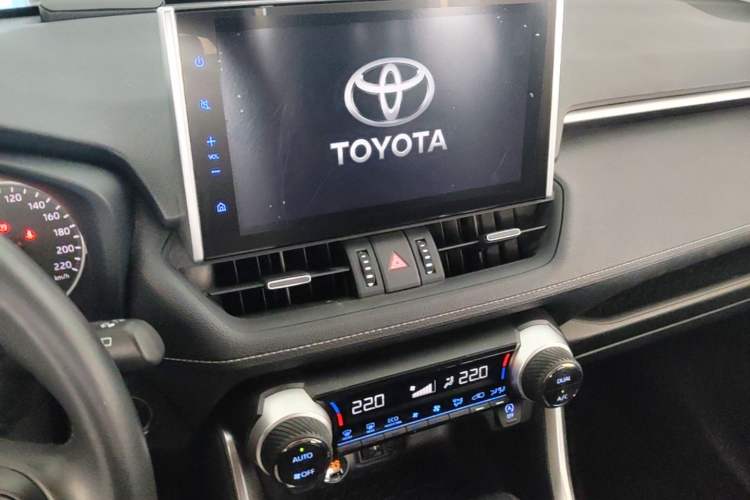 Used Toyota Wildlander 2022 2.0L CVT Four-Wheel Drive Luxury Edition Audio And AC Panel