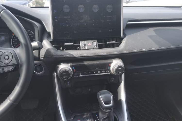 Used Toyota Wildlander 2022 2.0L CVT 4x4 Luxury PLUS Edition Audio And AC Panel