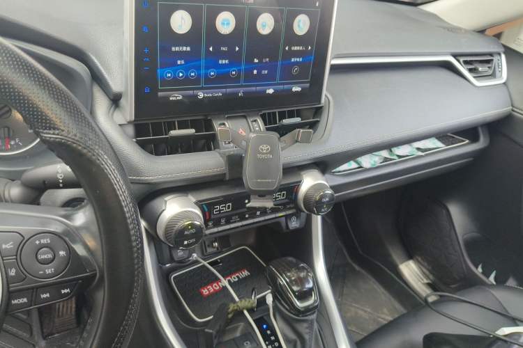 Used Toyota Wildlander 2022 2.0L CVT 4x4 Luxury PLUS Edition Audio And AC Panel