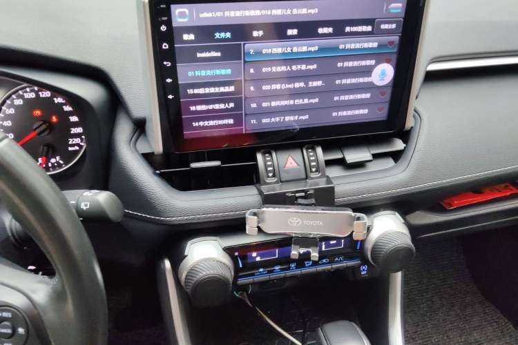 Used Toyota Wildlander 2022 Updated Version 2.0L CVT Two-Wheel Drive Leading Edition Audio And AC Panel