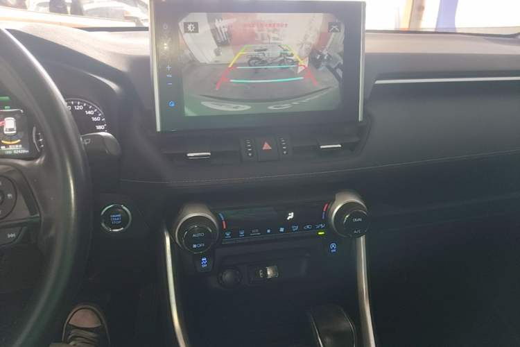Used Toyota Wildlander 2022 2.0L CVT Two-Wheel Drive Luxury Edition Audio And AC Panel