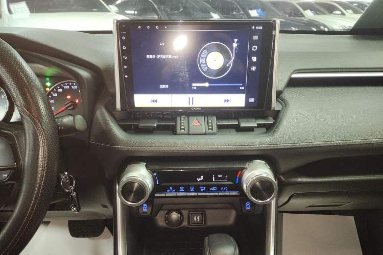 Used Toyota Wildlander 2022 Updated Version 2.0L CVT Two-Wheel Drive Leading Edition Audio And AC Panel