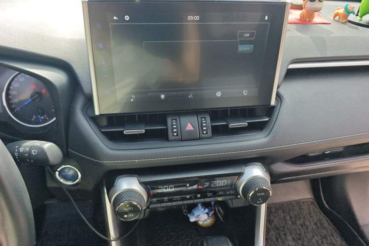 Used Toyota Wildlander 2022 Dual-Engine 2.5L E-CVT Two-Wheel Drive Luxury PLUS Edition Audio And AC Panel