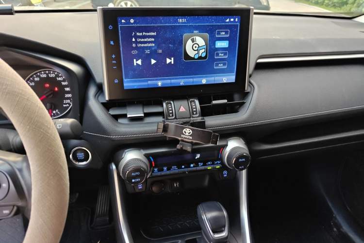 Used Toyota Wildlander 2022 2.0L CVT Two-Wheel Drive Luxury PLUS Edition Audio And AC Panel