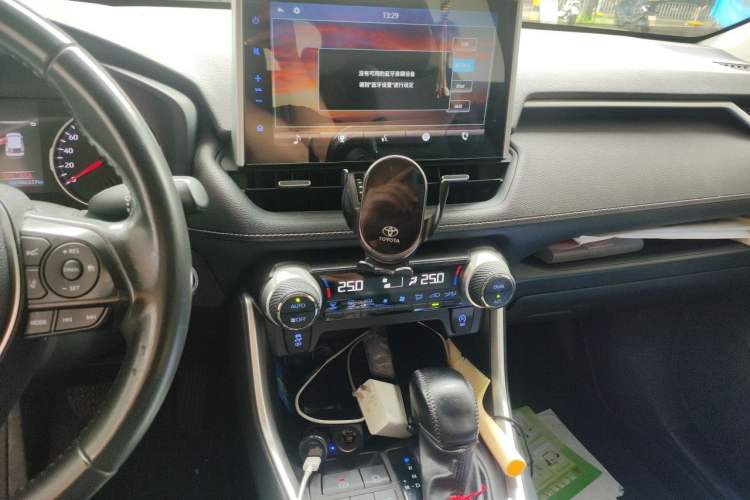 Used Toyota Wildlander 2022 2.0L CVT Two-Wheel Drive Luxury PLUS Edition Audio And AC Panel