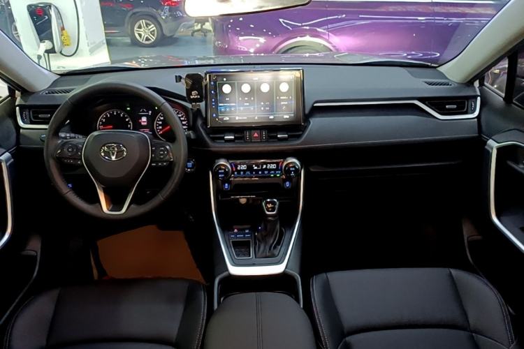 Used Toyota Wildlander 2022 2.0L CVT Two-Wheel Drive Luxury PLUS Edition Center Console