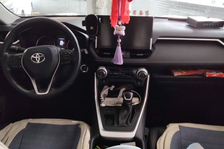 Used Toyota Wildlander 2022 2.0L CVT Two-Wheel Drive Luxury PLUS Edition Center Console