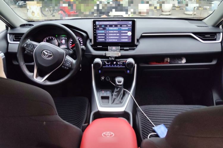 Used Toyota Wildlander 2022 Updated Version 2.0L CVT Two-Wheel Drive Leading Edition Center Console