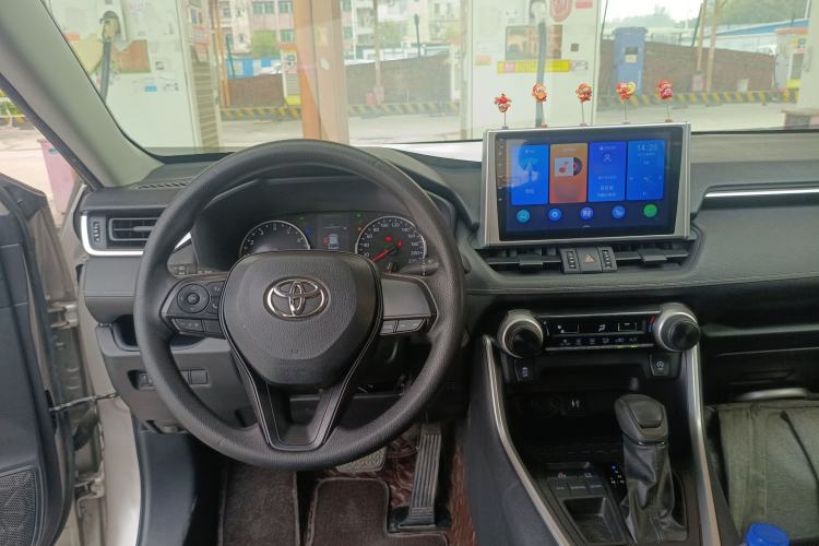 Used Toyota Wildlander 2022 2.0L CVT Two-Wheel Drive Leading Edition Center Console