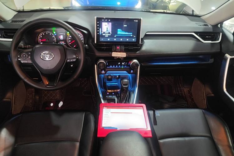 Used Toyota Wildlander 2022 Updated Version 2.0L CVT Two-Wheel Drive Leading Edition Center Console