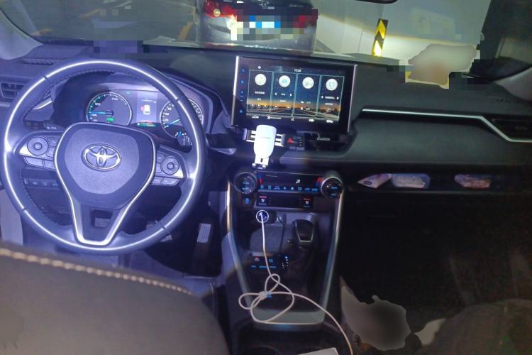 Used Toyota Wildlander 2022 Dual-Engine 2.5L E-CVT Two-Wheel Drive Prestige Edition Center Console