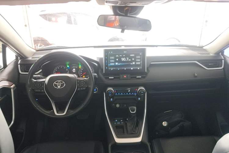 Used Toyota Wildlander 2022 2.0L CVT Two-Wheel Drive Luxury Edition Center Console