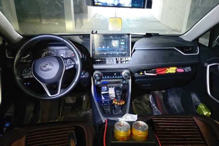 Used Toyota Wildlander 2022 2.0L CVT Two-Wheel Drive Luxury PLUS Edition Center Console