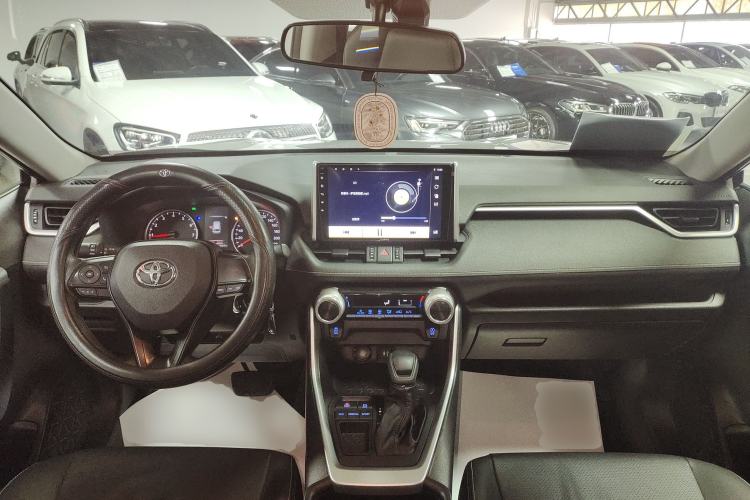 Used Toyota Wildlander 2022 Updated Version 2.0L CVT Two-Wheel Drive Leading Edition Center Console