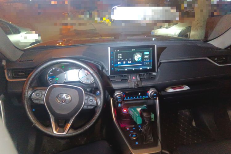 Used Toyota Wildlander 2022 Dual-Motor 2.5L E-CVT 4x4 Luxury PLUS Edition Center Console