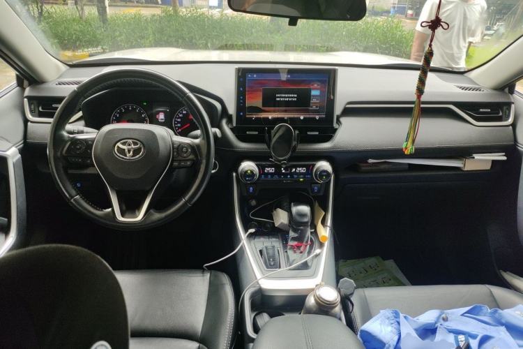 Used Toyota Wildlander 2022 2.0L CVT Two-Wheel Drive Luxury PLUS Edition Center Console