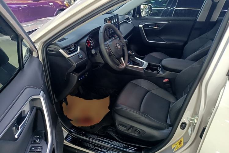Used Toyota Wildlander 2022 2.0L CVT Two-Wheel Drive Luxury PLUS Edition Driver Seat