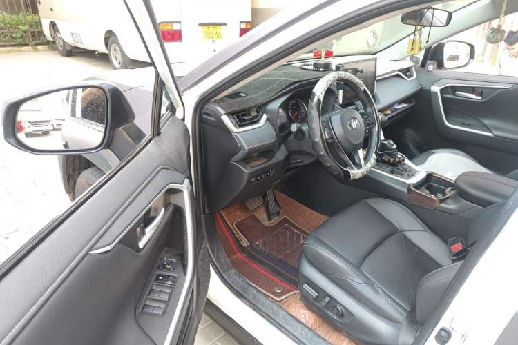 Used Toyota Wildlander 2022 2.0L CVT 4x4 Luxury PLUS Edition Driver Seat