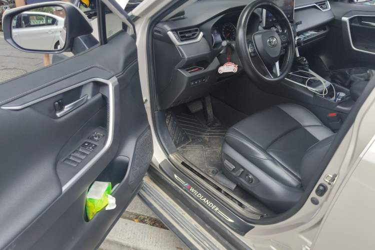 Used Toyota Wildlander 2022 2.0L CVT 4x4 Luxury PLUS Edition Driver Seat