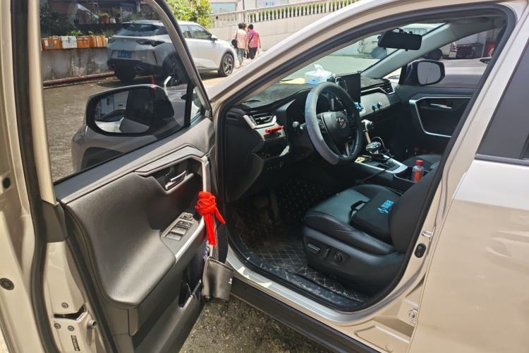 Used Toyota Wildlander 2022 2.0L CVT 4x4 Luxury PLUS Edition Driver Seat