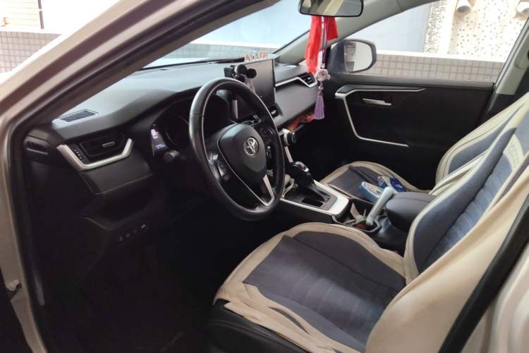 Used Toyota Wildlander 2022 2.0L CVT Two-Wheel Drive Luxury PLUS Edition Driver Seat