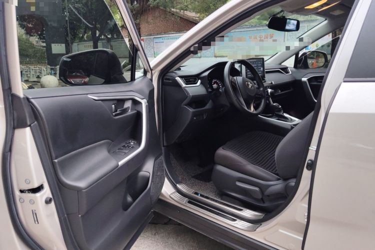 Used Toyota Wildlander 2022 Updated Version 2.0L CVT Two-Wheel Drive Leading Edition Driver Seat