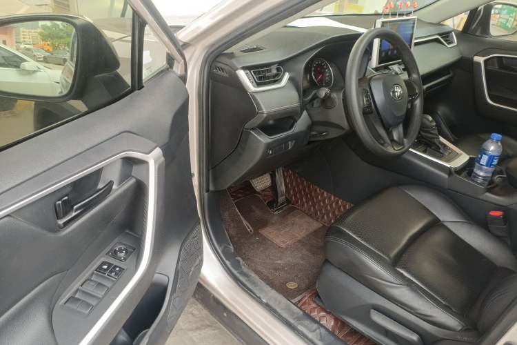 Used Toyota Wildlander 2022 2.0L CVT Two-Wheel Drive Leading Edition Driver Seat