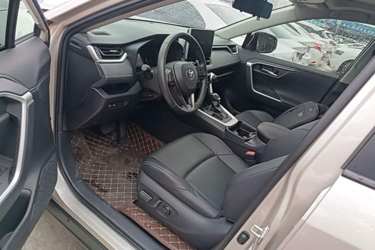 Used Toyota Wildlander 2022 2.0L CVT Two-Wheel Drive Luxury Edition Driver Seat
