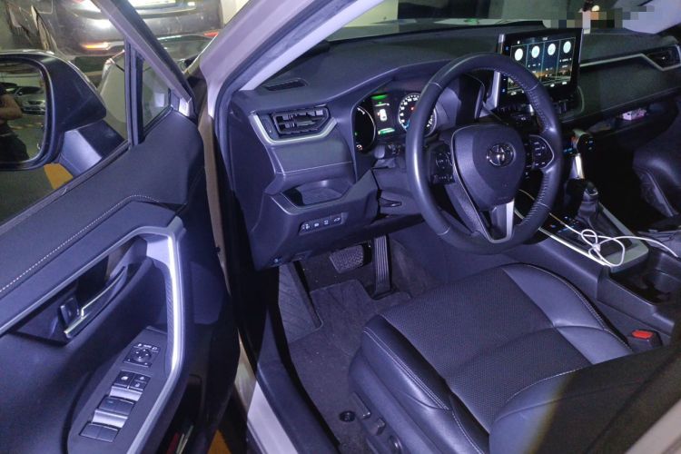 Used Toyota Wildlander 2022 Dual-Engine 2.5L E-CVT Two-Wheel Drive Prestige Edition Driver Seat