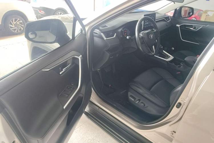 Used Toyota Wildlander 2022 2.0L CVT Two-Wheel Drive Luxury Edition Driver Seat