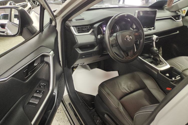 Used Toyota Wildlander 2022 Updated Version 2.0L CVT Two-Wheel Drive Leading Edition Driver Seat