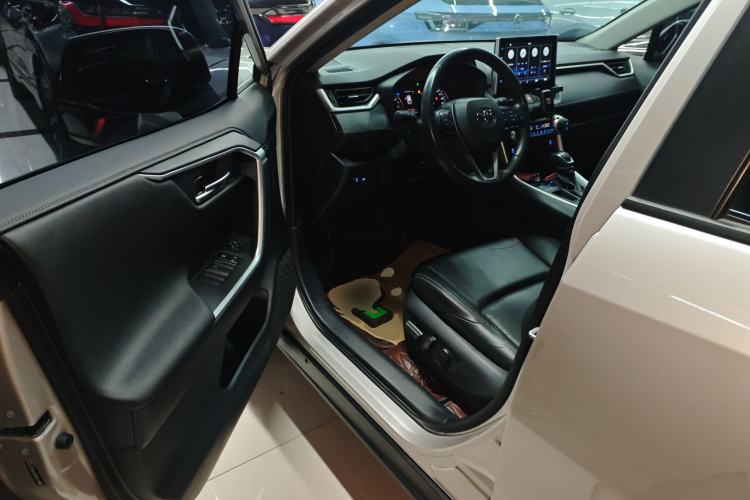 Used Toyota Wildlander 2022 2.0L CVT Two-Wheel Drive Luxury Edition Driver Seat