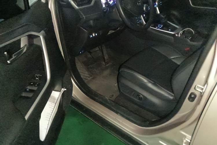 Used Toyota Wildlander 2022 Dual-Engine 2.5L E-CVT Two-Wheel Drive Luxury PLUS Edition Driver Seat