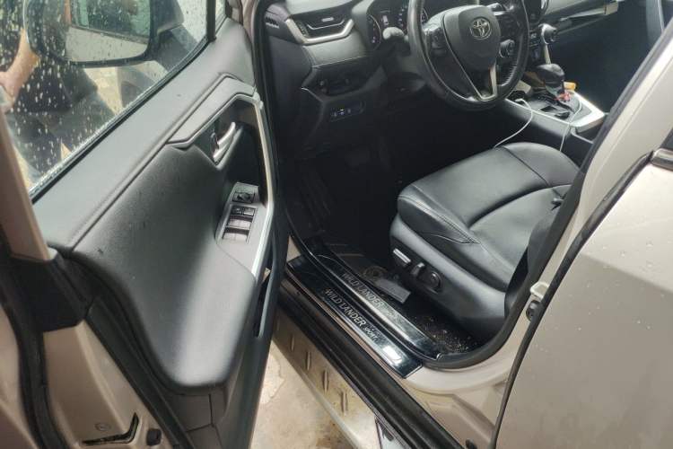 Used Toyota Wildlander 2022 2.0L CVT Two-Wheel Drive Luxury PLUS Edition Driver Seat