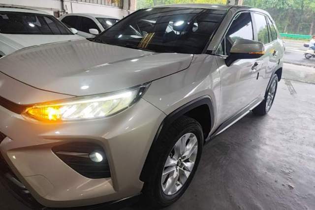 Used Toyota Wildlander 2022 Updated Version 2.0L CVT Two-Wheel Drive Leading Edition
