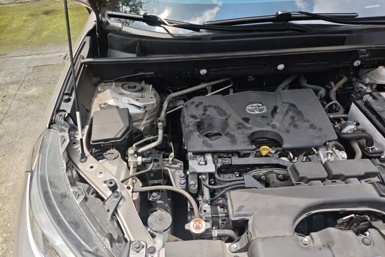 Used Toyota Wildlander 2022 2.0L CVT 4x4 Luxury PLUS Edition Engine Bay Right