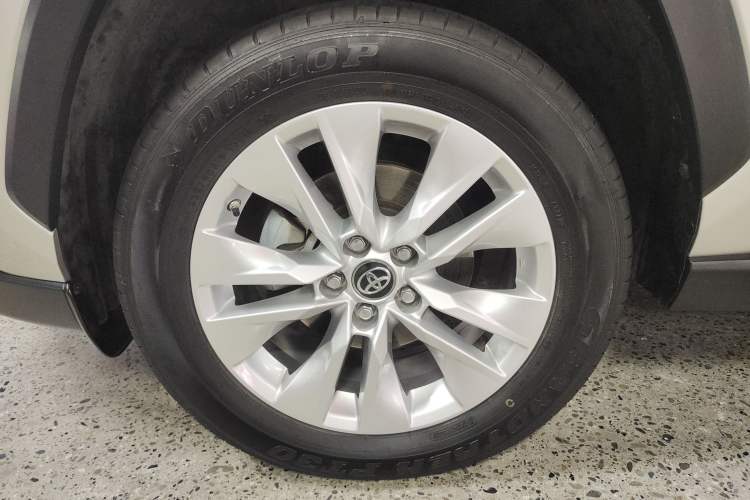 Used Toyota Wildlander 2022 Updated Version 2.0L CVT Two-Wheel Drive Leading Edition Exterior 4