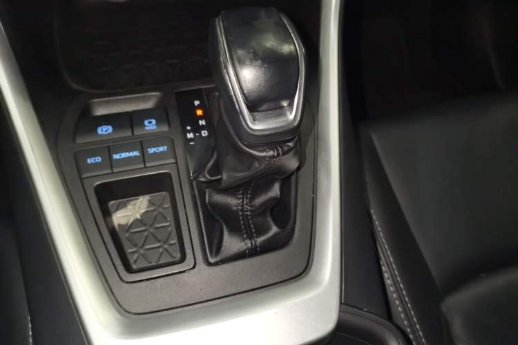 Used Toyota Wildlander 2022 2.0L CVT Two-Wheel Drive Luxury PLUS Edition Gear Lever