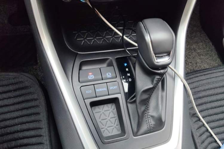 Used Toyota Wildlander 2022 Updated Version 2.0L CVT Two-Wheel Drive Leading Edition Gear Lever