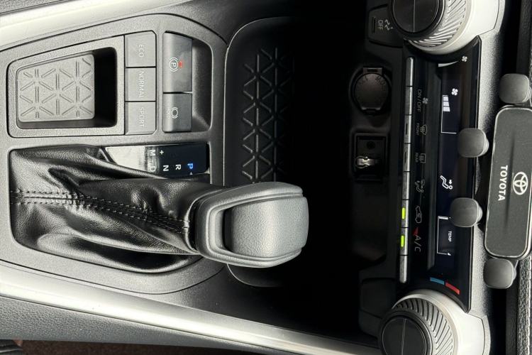 Used Toyota Wildlander 2022 Updated Version 2.0L CVT Two-Wheel Drive Leading Edition Gear Lever