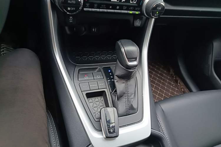 Used Toyota Wildlander 2022 2.0L CVT Two-Wheel Drive Luxury Edition Gear Lever