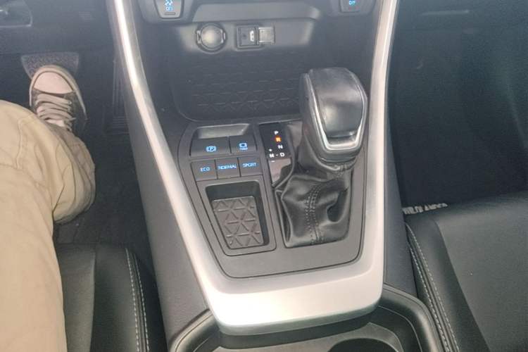 Used Toyota Wildlander 2022 2.0L CVT Two-Wheel Drive Luxury Edition Gear Lever