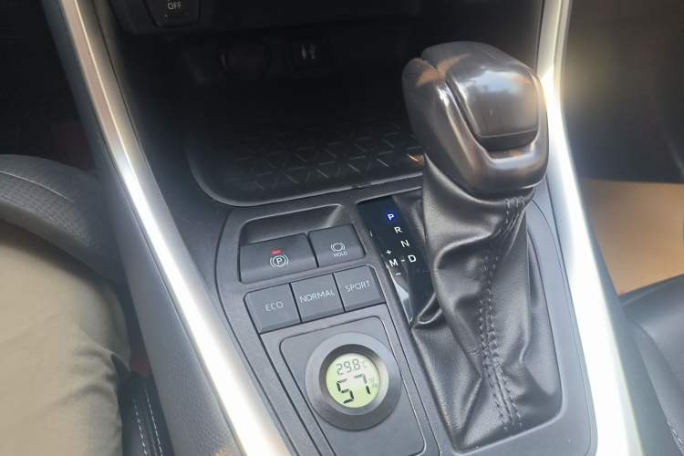 Used Toyota Wildlander 2022 2.0L CVT Two-Wheel Drive Luxury PLUS Edition Gear Lever