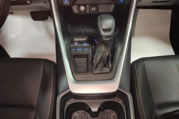 Used Toyota Wildlander 2022 Updated Version 2.0L CVT Two-Wheel Drive Leading Edition Gear Lever