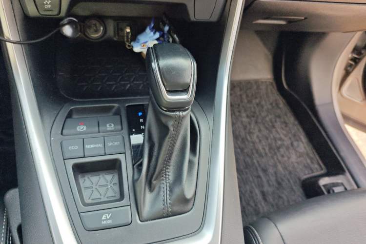 Used Toyota Wildlander 2022 Dual-Engine 2.5L E-CVT Two-Wheel Drive Luxury PLUS Edition Gear Lever