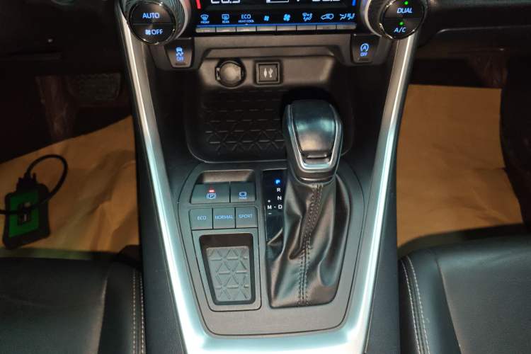 Used Toyota Wildlander 2022 2.0L CVT Two-Wheel Drive Luxury Edition Gear Lever