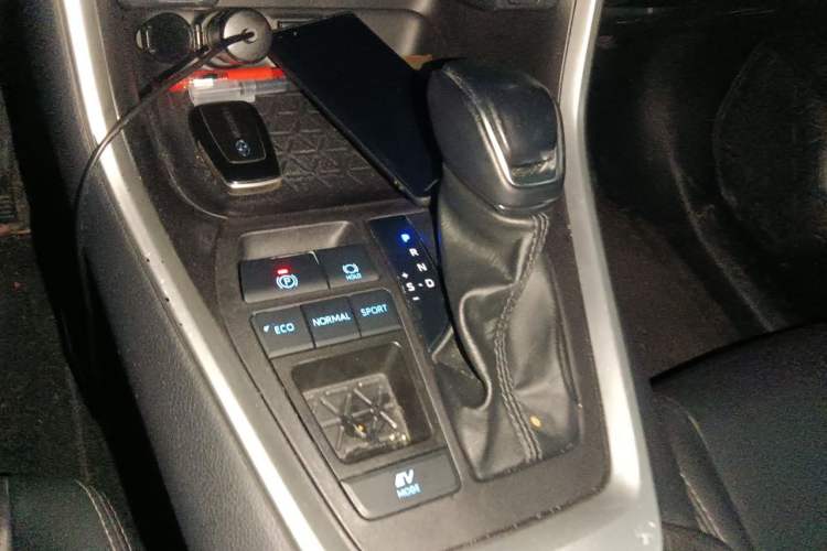 Used Toyota Wildlander 2022 Dual-Engine 2.5L E-CVT Two-Wheel Drive Luxury PLUS Edition Gear Lever