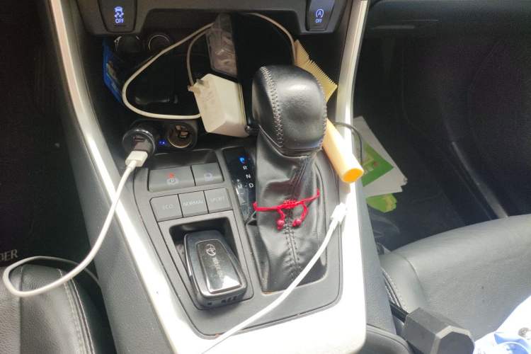 Used Toyota Wildlander 2022 2.0L CVT Two-Wheel Drive Luxury PLUS Edition Gear Lever