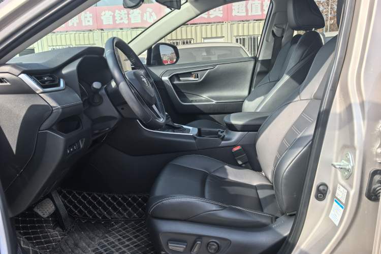 Used Toyota Wildlander 2022 2.0L CVT 4x4 Luxury PLUS Edition Interior 1