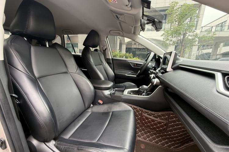 Used Toyota Wildlander 2022 Updated Version 2.0L CVT Two-Wheel Drive Leading Edition Interior 1